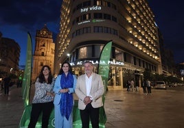 Diana Navarro enciende la luz de la esperanza de la Noche Solidaria Contra el Cáncer