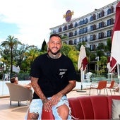 Luis C. Rodríguez posa en Hard Rock Hotel en Marbella.