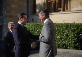 Juanma Moreno y Eric Beiwenger, en la delegación de Baviera en Bruselas.