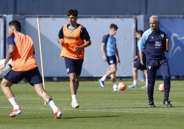 Izan Merino, en un entrenamiento esta semana con el Málaga.