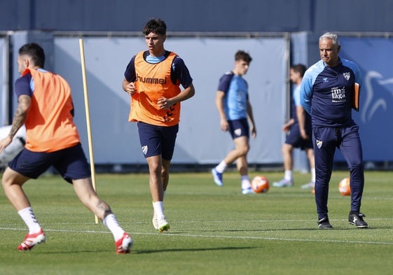 Izan Merino, en un entrenamiento esta semana con el Málaga.