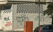 Pintadas en las fachadas del barrio.
