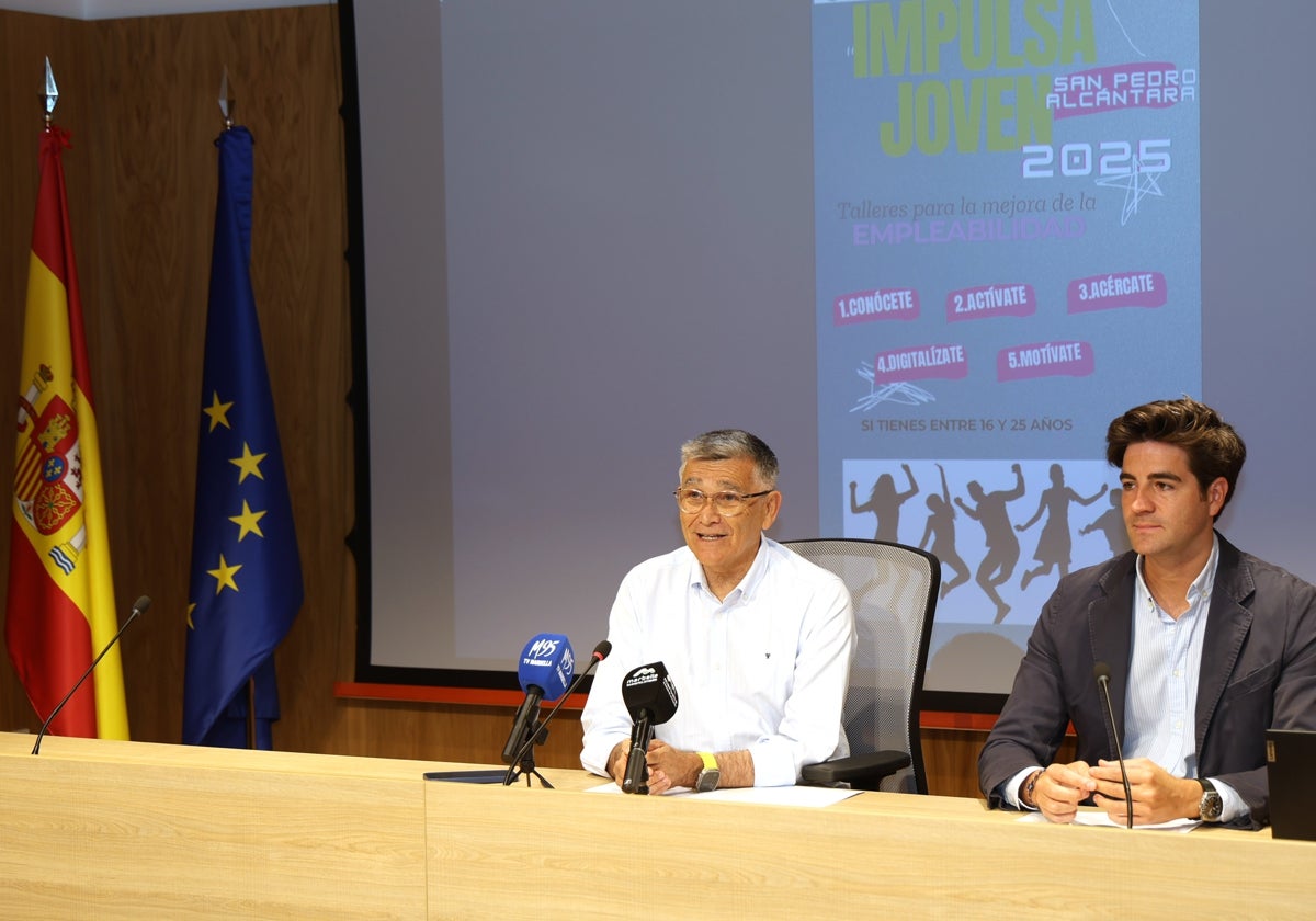 El teniente de alcalde sampedreño Javier García, y el asesor responsable de Empleo, Alejandro Freijo.