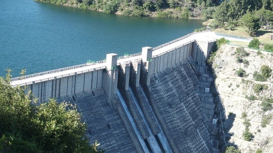Imagen de La Concepción aliviando agua.