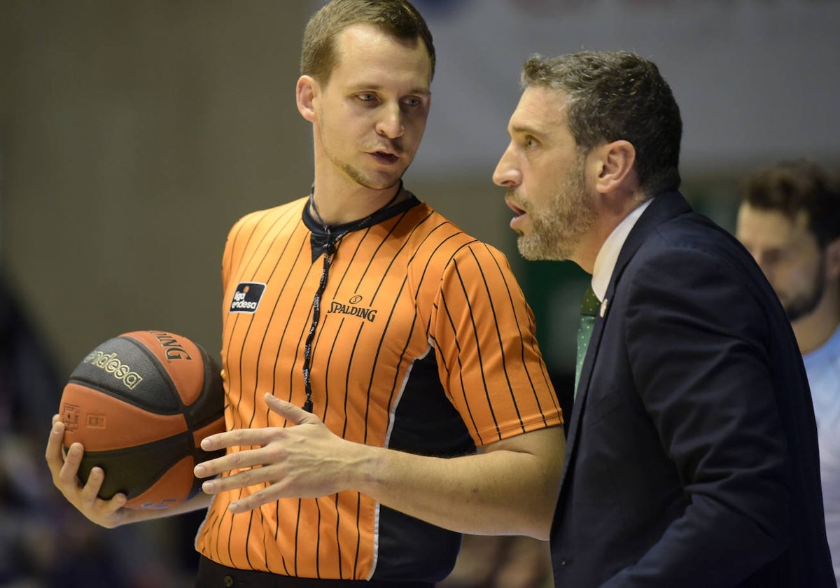 Los árbitros del Unicaja-UCAM Murcia