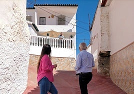 El concejal de Infraestructuras, Jesús María Claros, este viernes en su visita a Los Íberos.