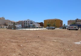Imagen de la parcela que se ha habilitado como aparcamiento en Torrox-Costa.