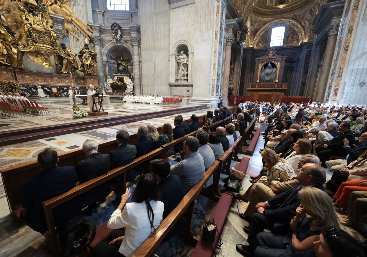 Málaga y Sevilla se funden en una histórica misa en San Pedro del Vaticano