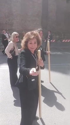 Vídeo: La presentadora Ana Rosa Quintana, en el cortejo de El Cachorro