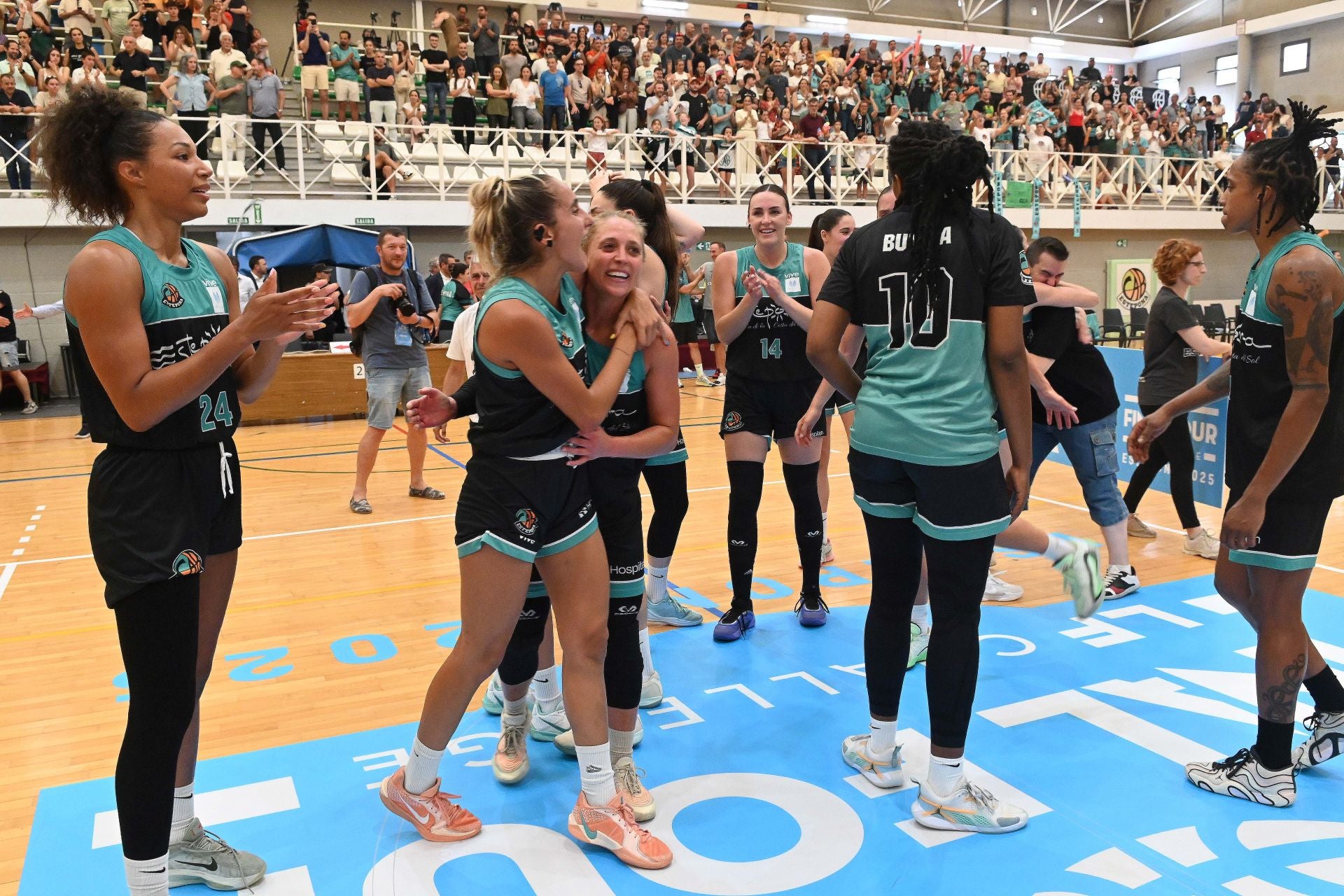 Las mejores imágenes de la victoria del CAB Estepona y su ascenso a la élite del baloncesto femenino español