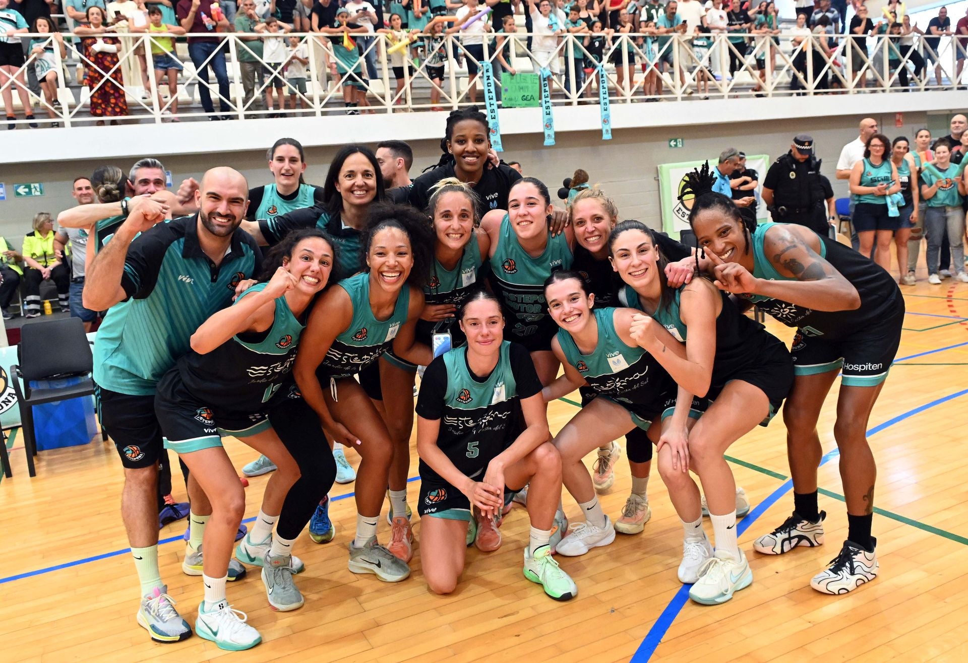 Las mejores imágenes de la victoria del CAB Estepona y su ascenso a la élite del baloncesto femenino español