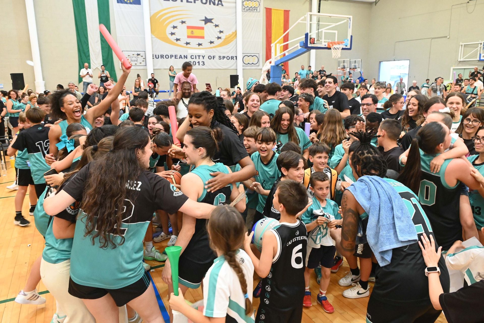 Las mejores imágenes de la victoria del CAB Estepona y su ascenso a la élite del baloncesto femenino español