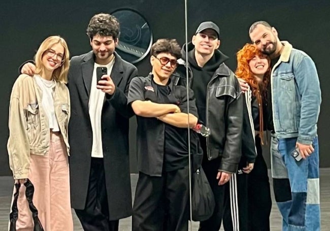 Borja Rueda, Sergio Jaén y Lohi Rodríguez, con JJ, en los ensayos en España de la canción representante de Austria.
