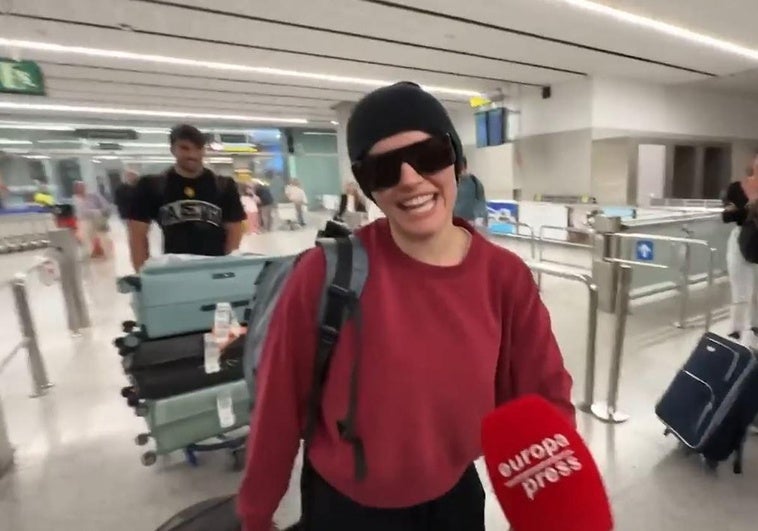 Melody, en el aeropuerto de Málaga tras su participación en Eurovisión.