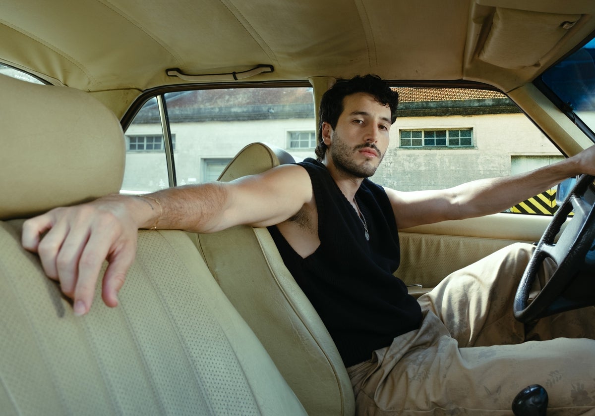 Sebastián Yatra: «A veces me busco en internet para enterarme de los chismes de mi vida»