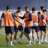 Varios jugadores del Málaga, en un entrenamiento.