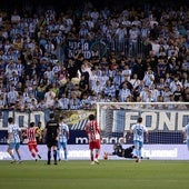 Imagen de la espectacular parada de Alfonso Herrero durante el partido contra el Sporting.