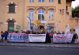 Protesta de médicos frente a la Subdelegación del Gobierno de Málaga en febrero.