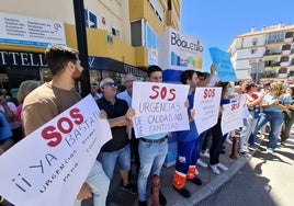 Trabajadores de Urgencias de Las Lagunas durante la protesta.