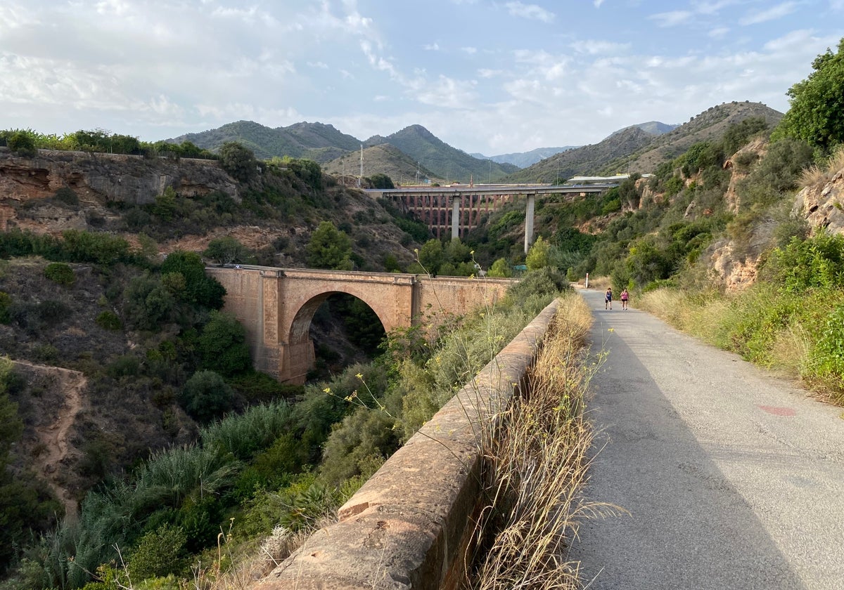 El Gobierno cede a Nerja la titularidad de varias vías de servicio de la antigua N-340 en la zona del paraje de Maro