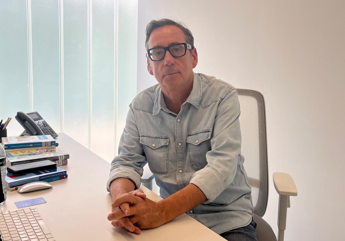 Un profesor de la UMA publica una guía pionera sobre intervención logopédica en autismo de grado 1