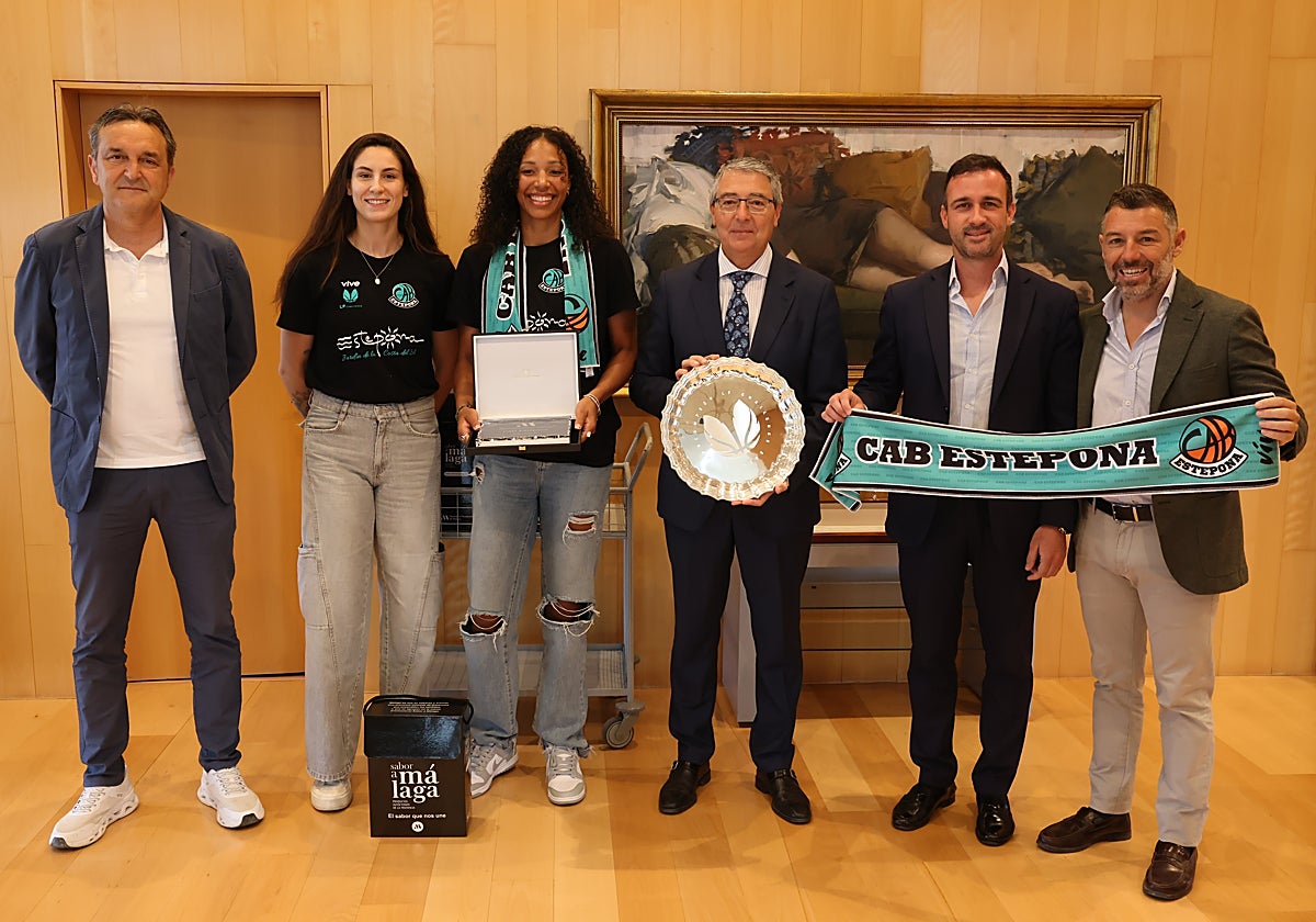 La Diputación de Málaga recibe al CAB Estepona por su ascenso a la élite del baloncesto español