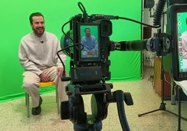 Adrián Santana, bailaor y coreógrafo, es uno de los vecinos del barrio que participó en el programa.