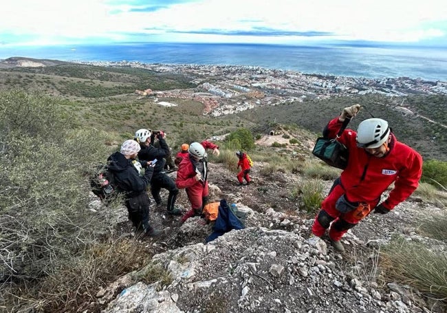 Acceso a la cueva, situada en el monte Calamorro de Benalmádena.