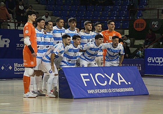 Los jugadores del Ciudad Redonda, durante el partido frente al Alzira de la primera vuelta.