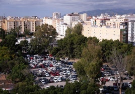 Imagen de los aparcamientos del Hospital Civil, donde se edificará la Ciudad Sanitaria de Málaga.