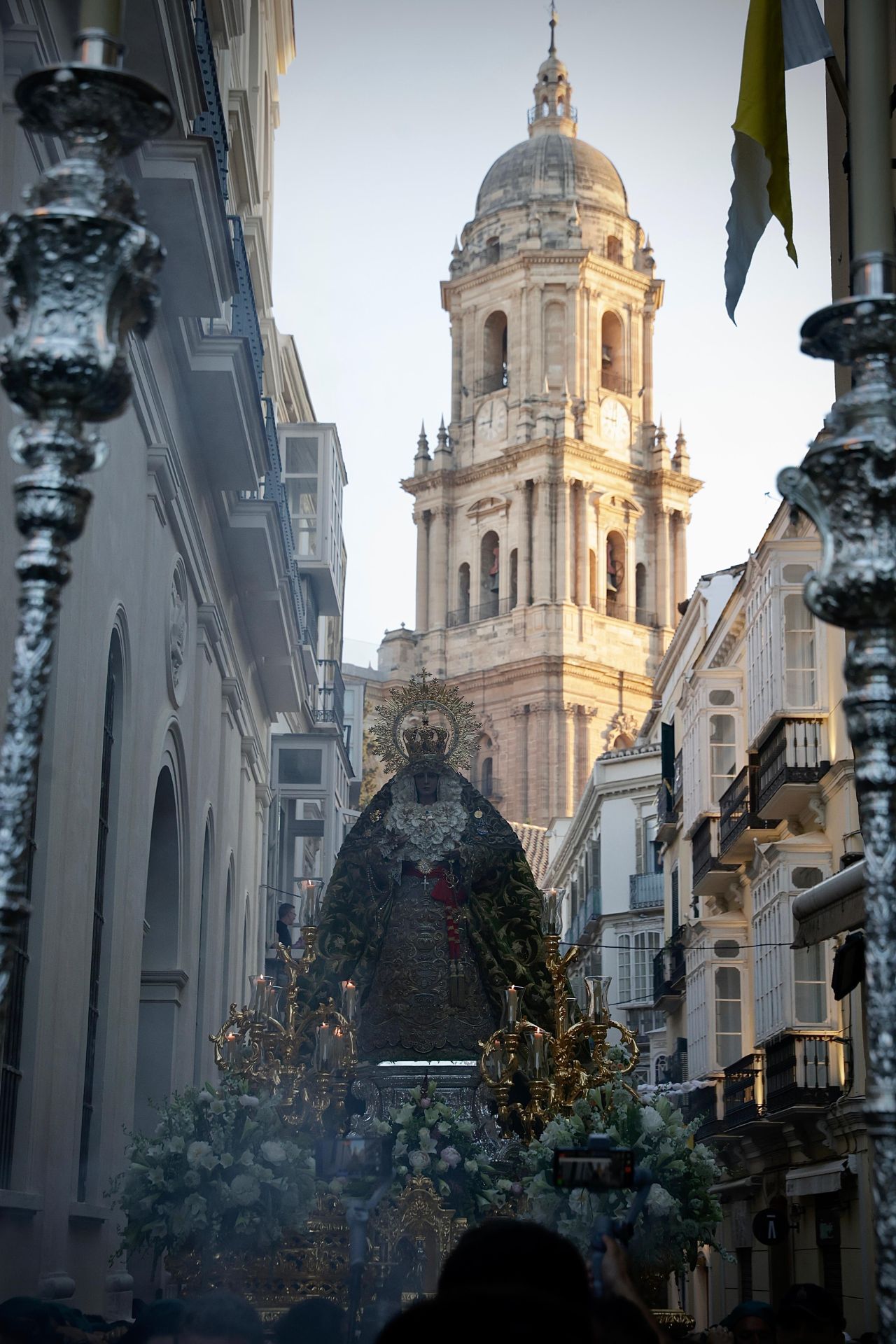 La procesión de la Esperanza de vuelta a su basílica, en imágenes