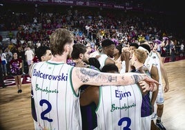 El Unicaja celebra su victoria en Lérida este domingo al mediodía.