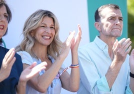 Yolanda Díaz y Antonio Maíllo aplauden la intervención de Toni Valero.