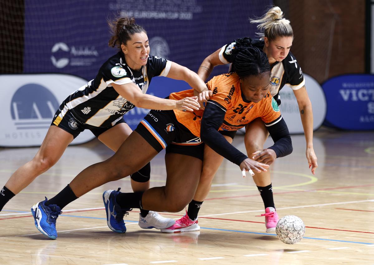 Imagen secundaria 1 - El Costa del Sol se despide de la temporada y de la final por el título de Liga