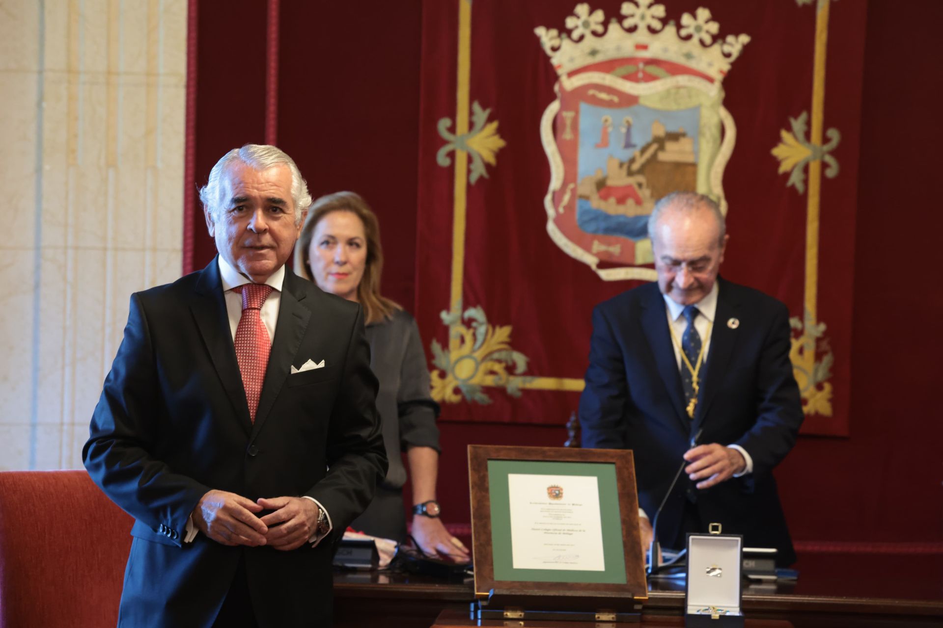 Entrega de la Medalla de la Ciudad al Colegio Oficial de Médicos de Málaga