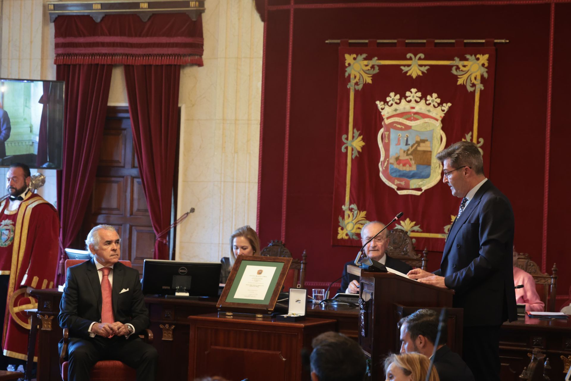 Entrega de la Medalla de la Ciudad al Colegio Oficial de Médicos de Málaga