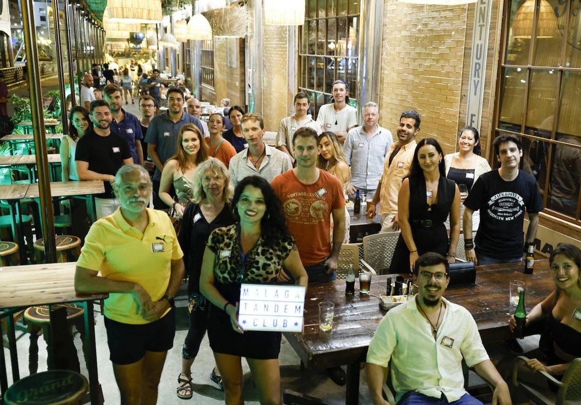 Una de las quedadas de Málaga Tándem Club, que ahora se convertirá en una asociación cultural.