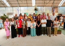 Foto de familia tras la clausura de los cursos.