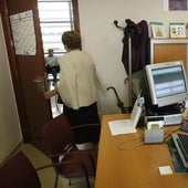 Imagen de la consulta de una médico de familia.