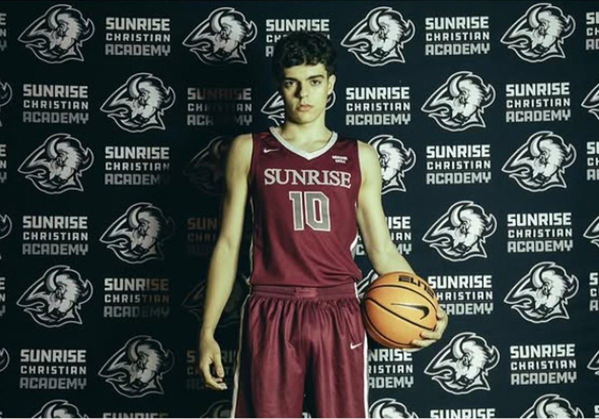 Pablo Jiménez posa como jugador de la Sunrise Christian Academy de Kansas, donde jugó el pasado curso.