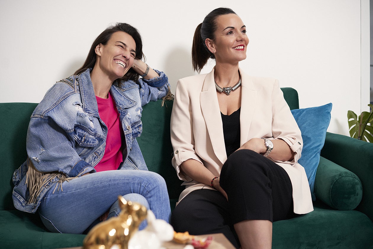 Lara Franco y Bea Fernández, matrimonio y empresarias comprometidas con las mujeres del colectivo LGTBI.