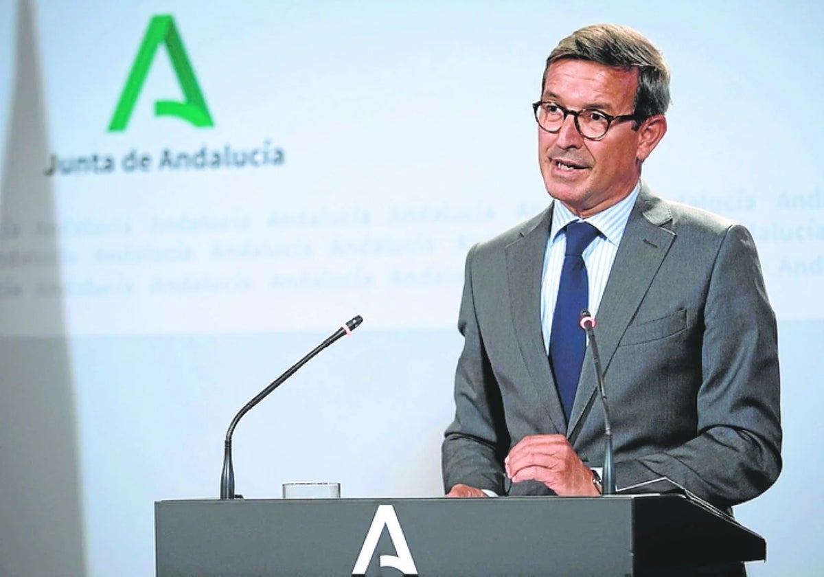Una denuncia sobre el consejero Paradela despierta acusaciones de prácticas mafiosas contra el PSOE-A