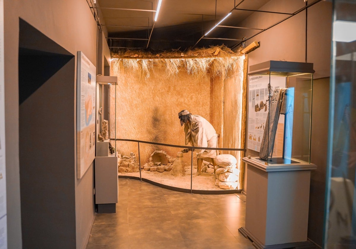 Imagen principal - Fósiles, estelas andalusíes y experiencia inmersiva: así es el renovado Museo Municipal de Ronda