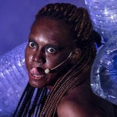 Tamara Ndong, en 'Sons', que explora los límites del teatro, la danza y la performance.