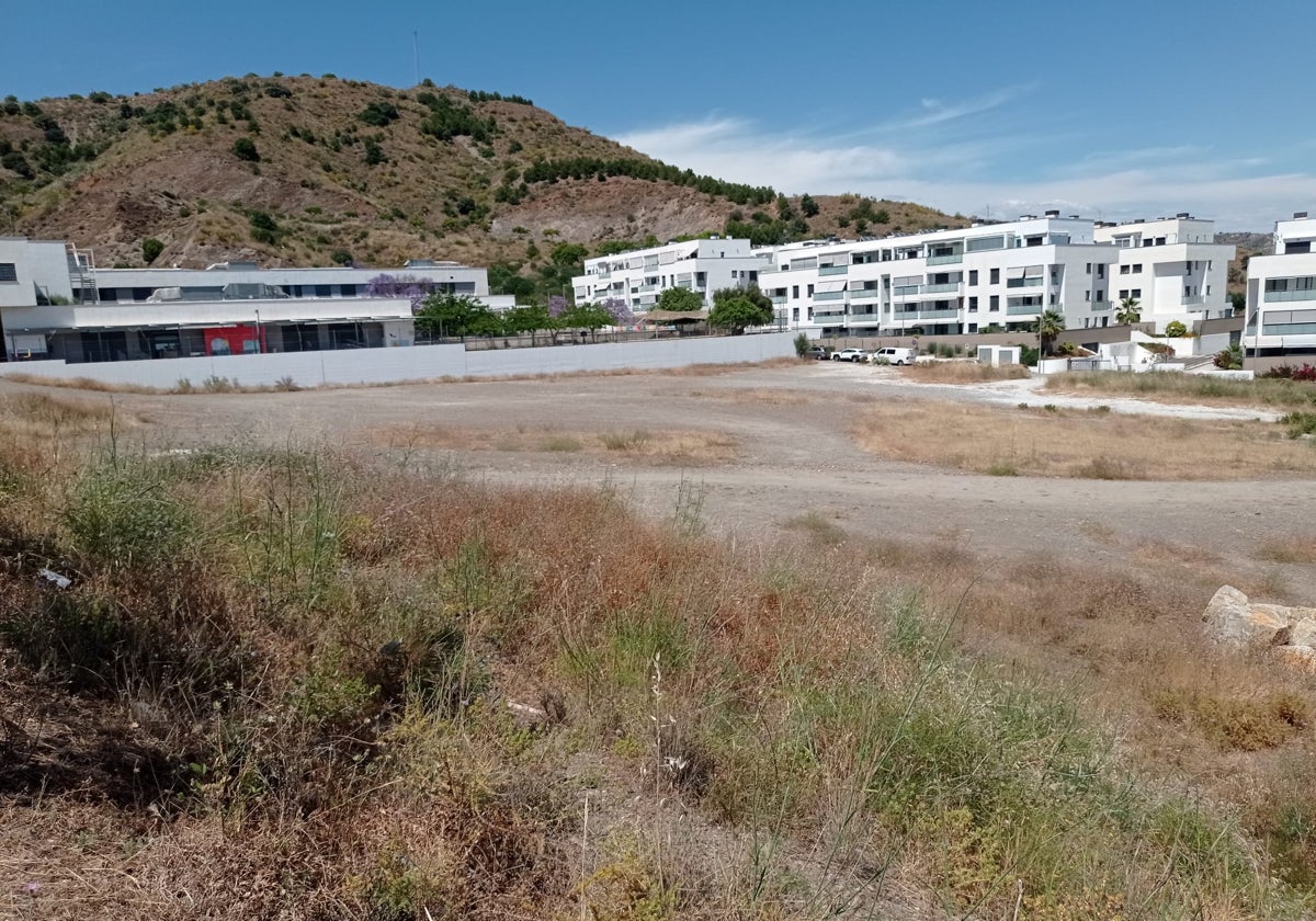 Terrenos reservados para el instituto.