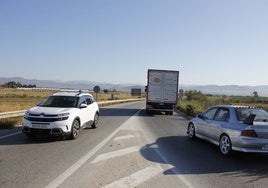 La A-404, en la parte donde se ejecutará el desdoblamiento de la calzada.
