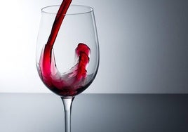 Alerta por la posible presencia de fragmentos de vidrio en un vino vendido en un popular hipermercado