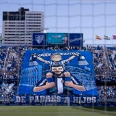 El tifo que desplegó el Fondo Sur de La Rosaleda en el último partido de Liga del Málaga, frente al Burgos.