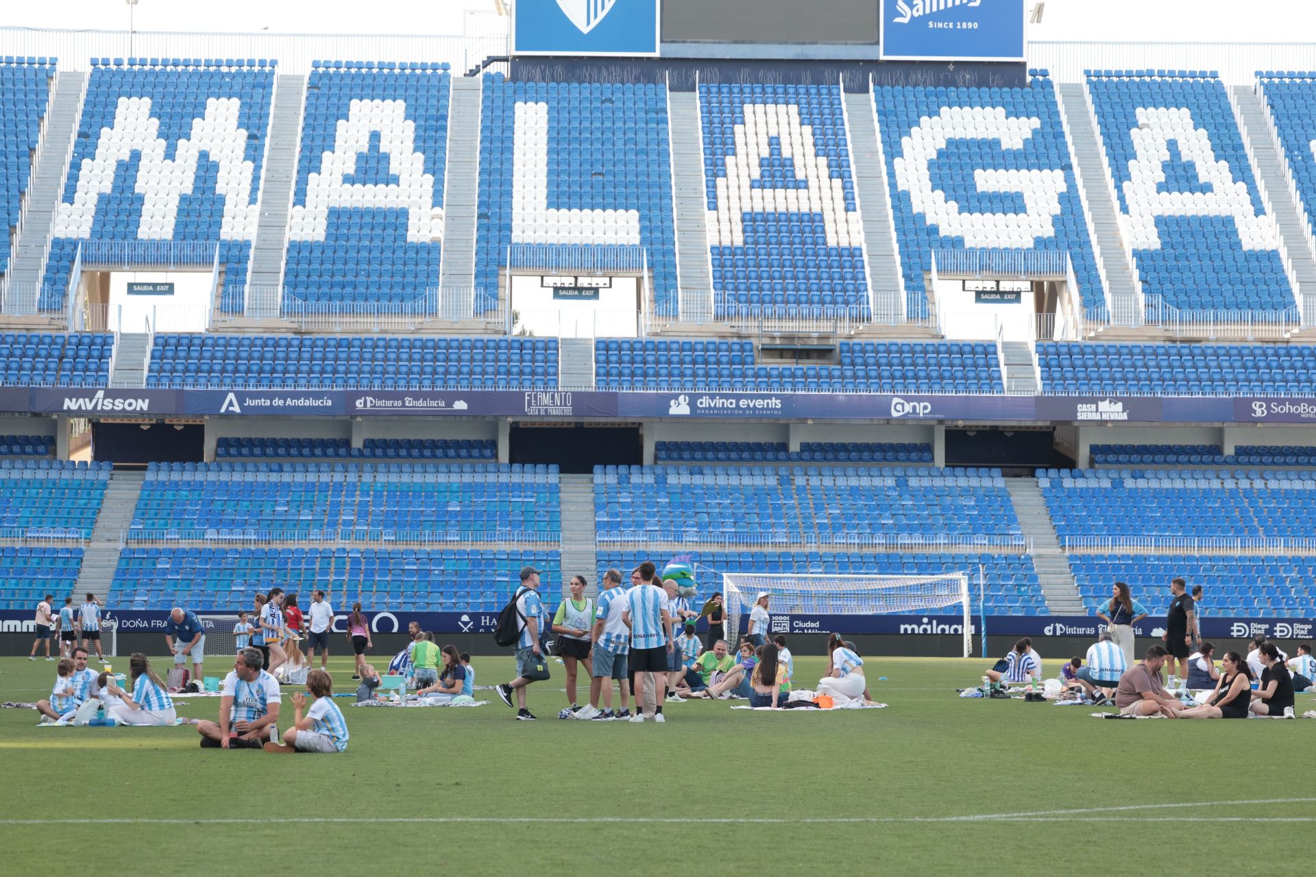 El Málaga organiza un pícnic para un centenar de abonados malaguistas