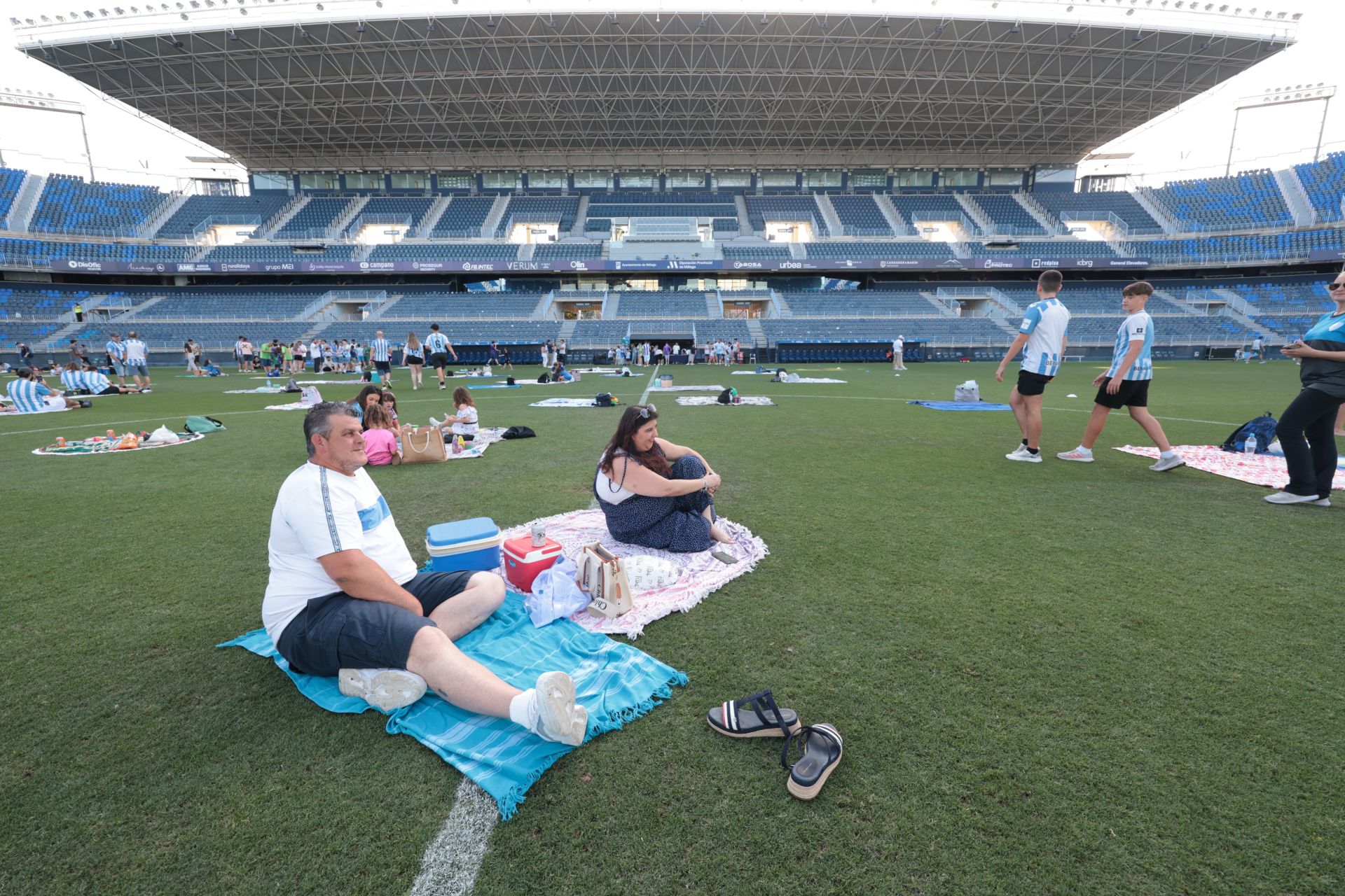 El Málaga organiza un pícnic para un centenar de abonados malaguistas